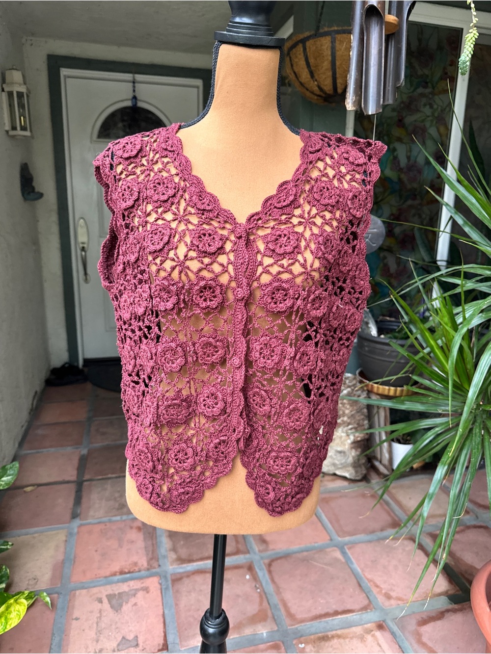Vtg Jon Christy Hand Crochet Floral Button-Front Tank - Wine